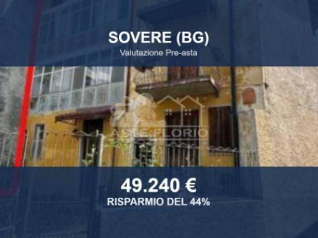 Immobile in asta di 332 m con più di 5 locali e box auto in vendita a Sovere