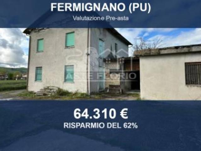 Immobile in asta di 335 m con più di 5 locali e box auto doppio in vendita a Fermignano