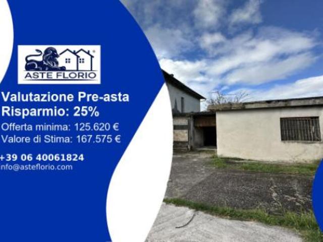 Immobile in asta di 335 m con più di 5 locali e box auto in vendita a Fermignano