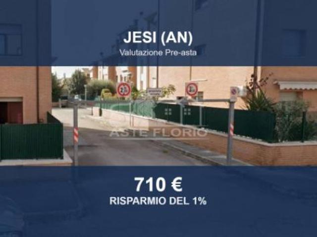 Immobile in asta di 3 m in vendita a Jesi