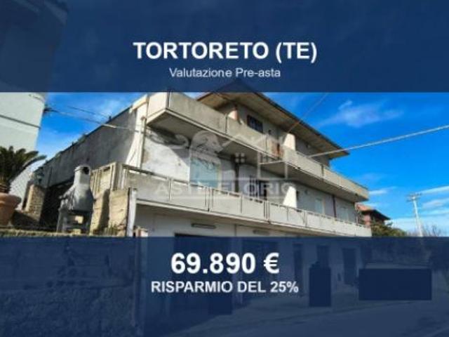 Immobile in asta di 443 m con più di 5 locali e box auto in vendita a Tortoreto