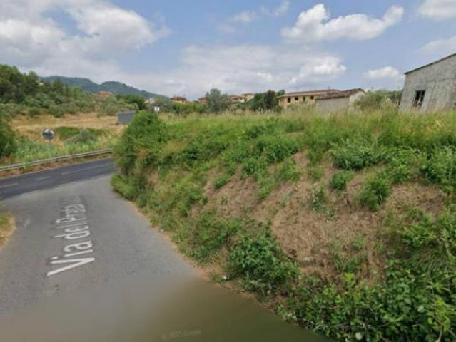 Immobile in asta di 440 m con più di 5 locali in vendita a Pescia