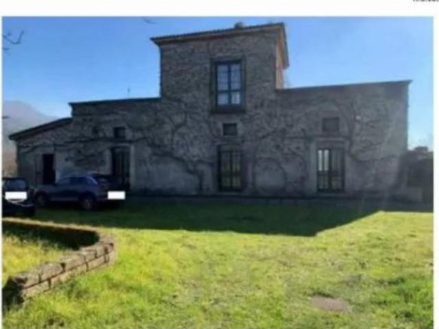 Immobile in asta di 447 m in vendita a Palma Campania