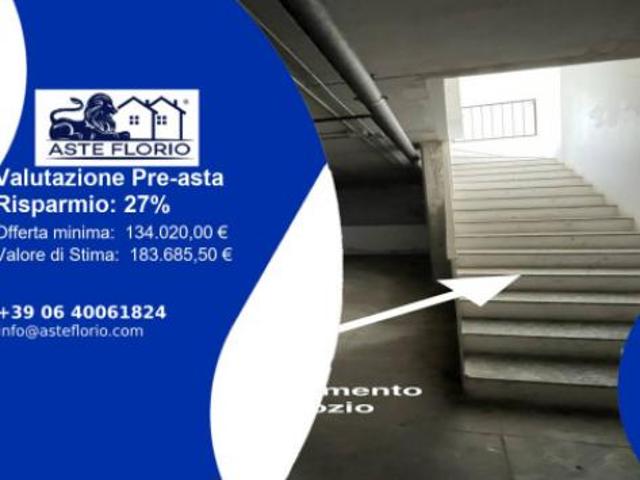 Immobile in asta di 450 m con più di 5 locali in vendita a Renate