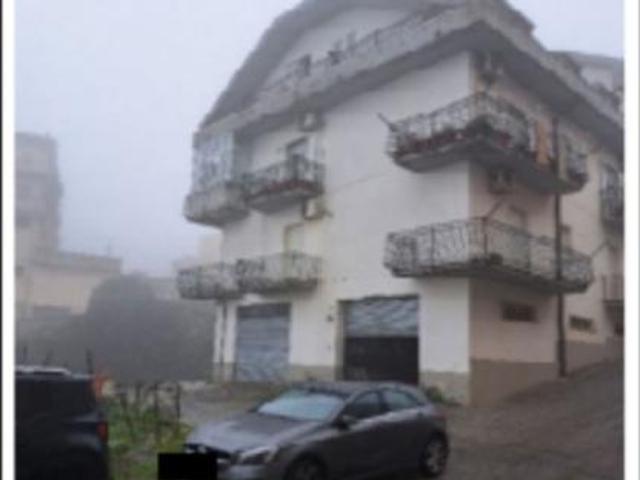 Immobile in asta di 451 m con più di 5 locali in vendita a Mistretta
