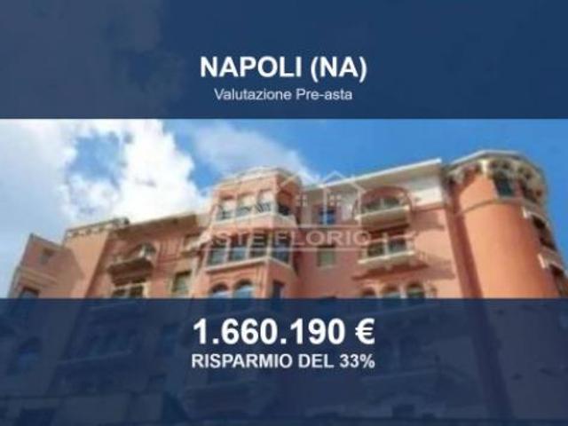 Immobile in asta di 474 m con più di 5 locali in vendita a Napoli