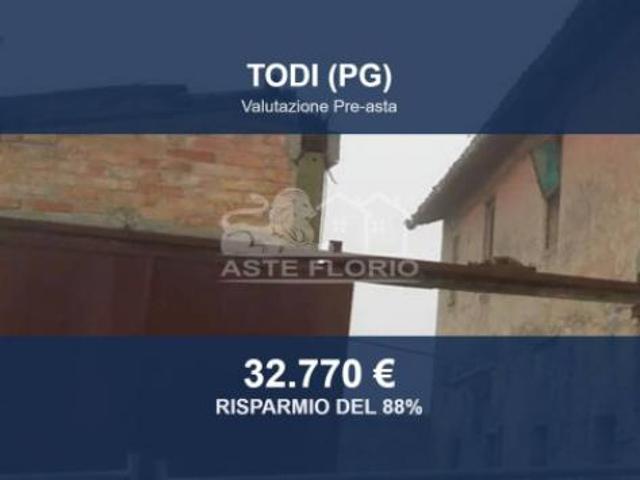 Immobile in asta di 482 m con più di 5 locali in vendita a Todi