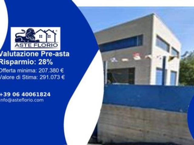 Immobile in asta di 487 m con più di 5 locali in vendita a Vado Ligure