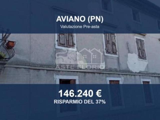 Immobile in asta di 498 m con più di 5 locali in vendita a Aviano