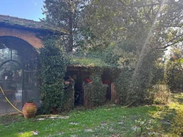 Immobile in asta di 406 m con più di 5 locali in vendita a Chiusi