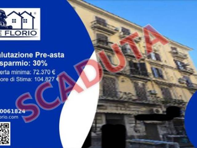 Immobile in asta di 40 m con più di 5 locali in vendita a Napoli