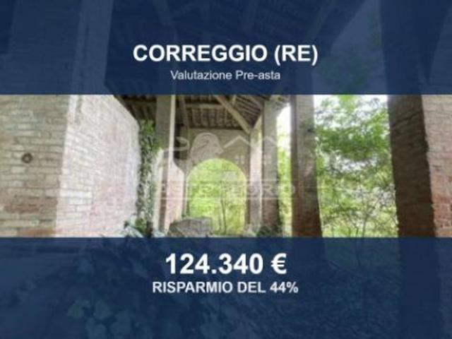 Immobile in asta di 413 m con più di 5 locali in vendita a Correggio