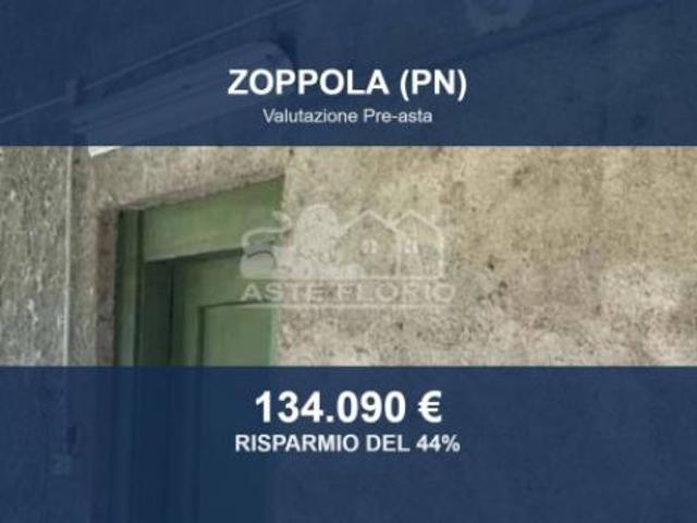Immobile in asta di 425 m con più di 5 locali e box auto doppio in vendita a Zoppola