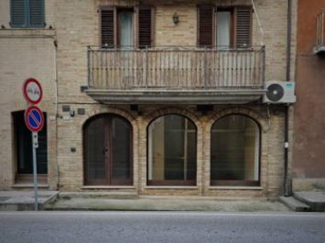Immobile in asta di 42 m con più di 5 locali in vendita a Porto San Giorgio