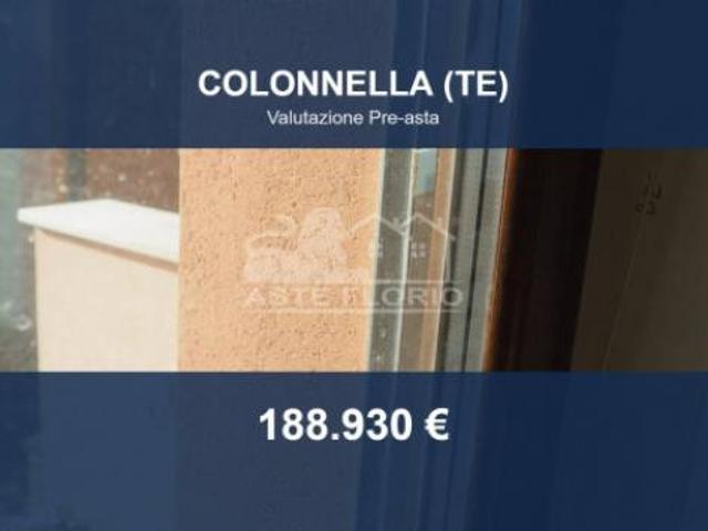 Immobile in asta di 557 m con più di 5 locali in vendita a Colonnella