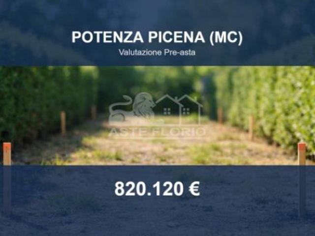 Immobile in asta di 5815 m in vendita a Potenza Picena