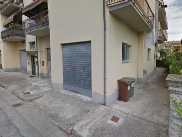 Immobile in asta di 51 m con più di 5 locali in vendita a Giulianova