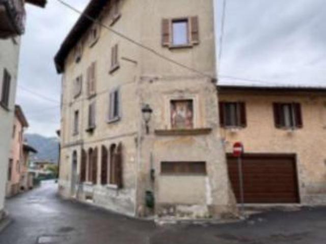 Immobile in asta di 51 m con 2 locali in vendita a Brusimpiano