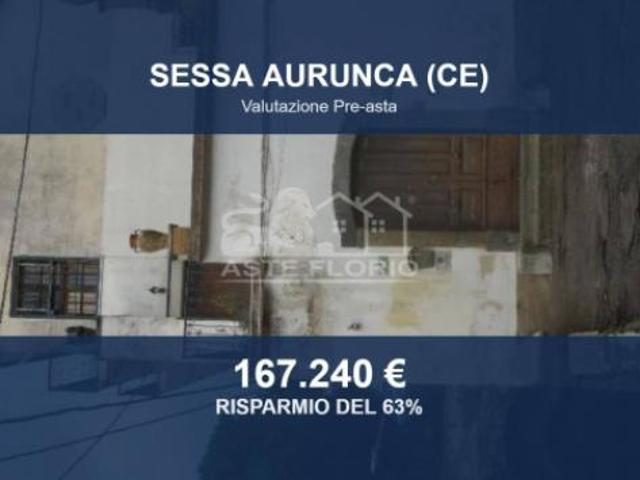 Immobile in asta di 539 m con più di 5 locali in vendita a Sessa Aurunca