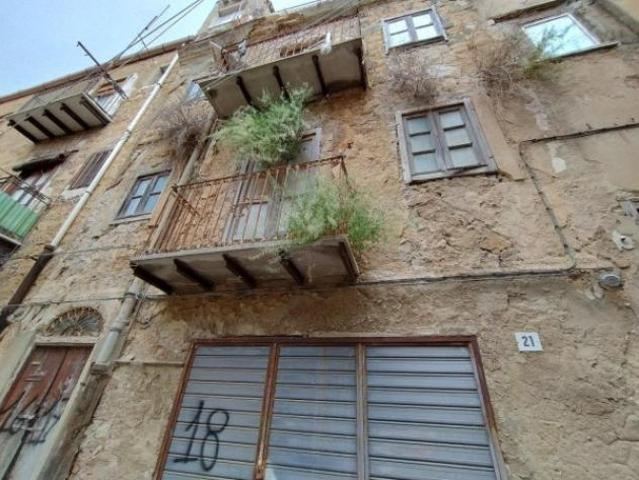 Immobile in asta di 53 m con più di 5 locali in vendita a Caltanissetta