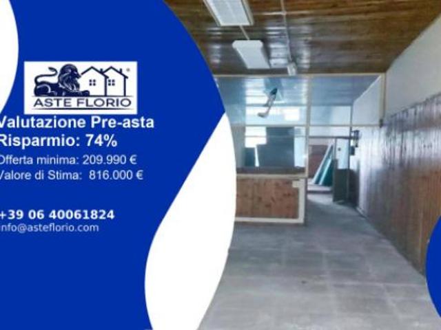Immobile in asta di 670 m con più di 5 locali in vendita a Roma