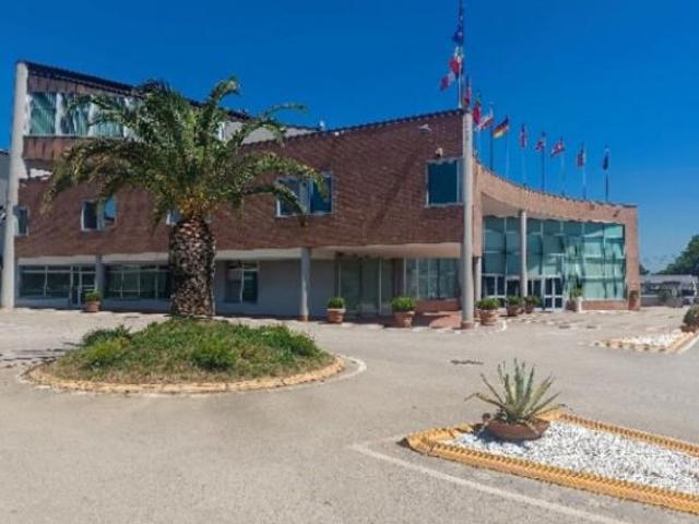 Immobile in asta di 60 m con più di 5 locali in vendita a Marcianise