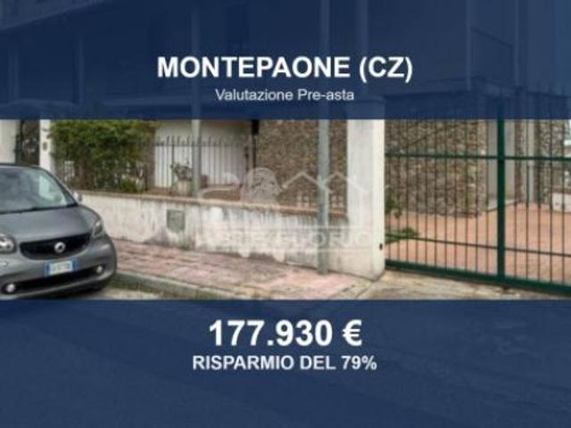 Immobile in asta di 614 m con più di 5 locali in vendita a Montepaone