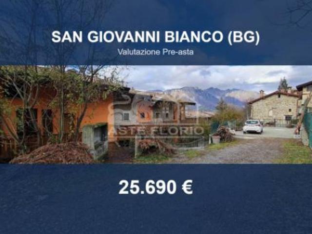 Immobile in asta di 61 m, box auto in vendita a Bianco