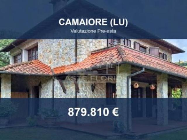 Immobile in asta di 748 m con più di 5 locali e box auto in vendita a Camaiore
