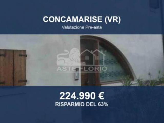 Immobile in asta di 759 m con più di 5 locali e box auto in vendita a Concamarise