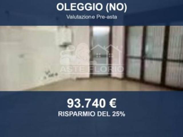 Immobile in asta di 76 m, box auto doppio in vendita a Oleggio