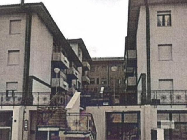 Immobile in asta di 71 m con più di 5 locali in vendita a Camerino