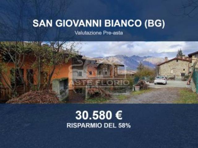Immobile in asta di 72 m, box auto in vendita a San Giovanni Bianco