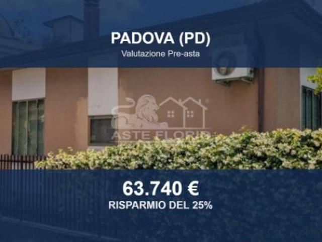 Immobile in asta di 73 m, box auto in vendita a Padova