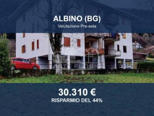 Immobile in asta di 85 m, box auto in vendita a Albino