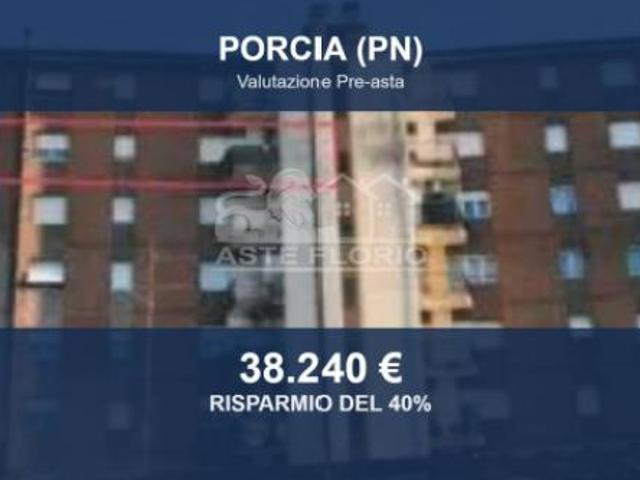 Immobile in asta di 82 m, box auto in vendita a Porcia