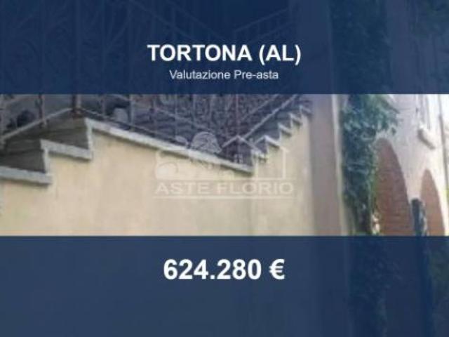 Immobile in asta di 940 m, box auto in vendita a Tortona