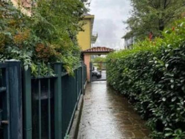 Immobile in asta di 94 m, box auto doppio in vendita a Vaprio d'Adda