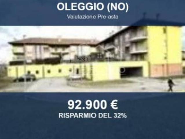 Immobile in asta di 94 m, box auto doppio in vendita a Oleggio