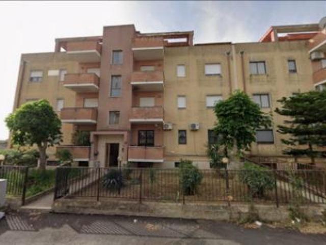 Immobile in asta di 95 m con 3 locali e box auto in vendita a Stornara