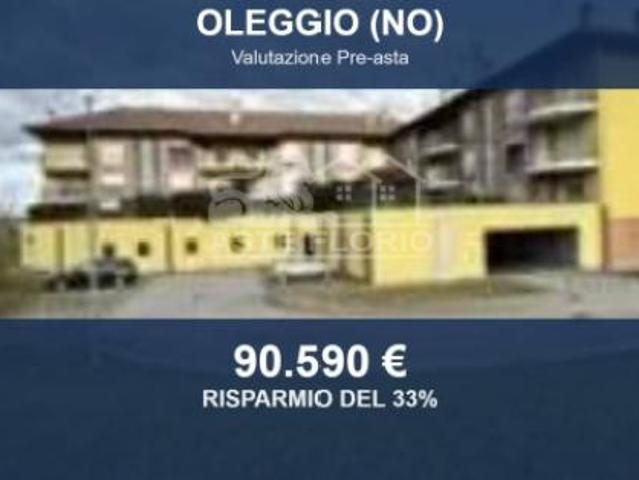 Immobile in asta di 95 m, box auto doppio in vendita a Oleggio