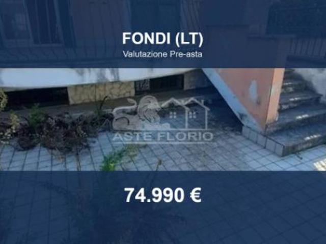 Immobile in asta di 97 m, box auto in vendita a Fondi