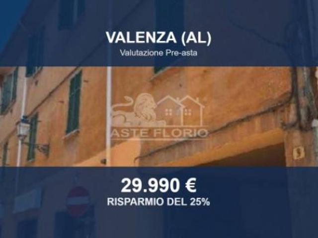 Immobile in asta di 90 m con più di 5 locali in vendita a Valenza