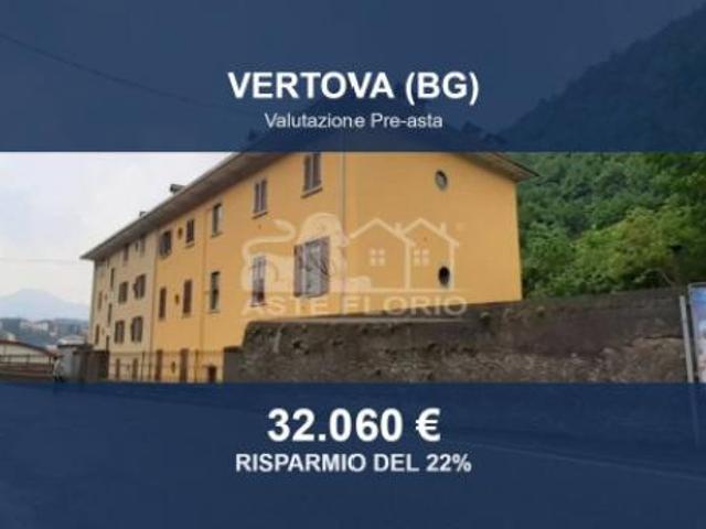 Immobile in asta di 90 m, box auto in vendita a Vertova