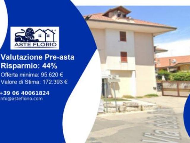 Immobile in asta di 91 m, box auto in vendita a Giugliano in Campania