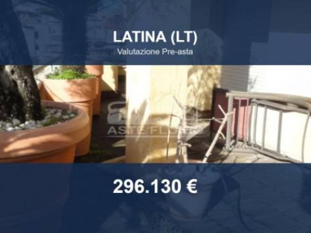 Immobile in asta di 92 m, box auto in vendita a Latina
