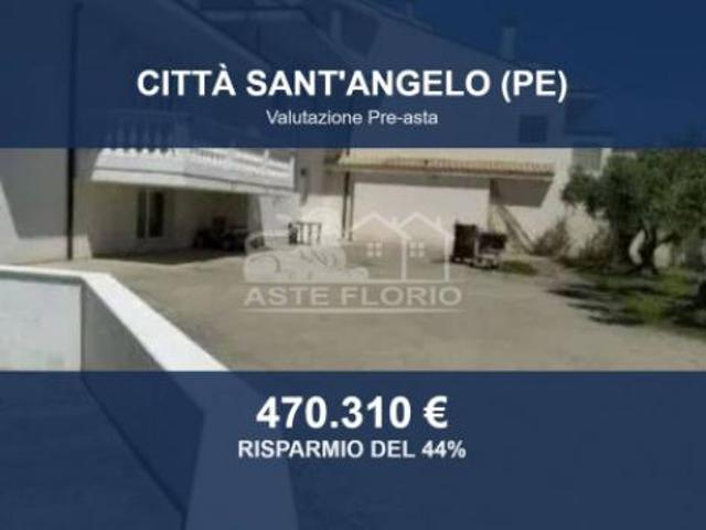 Immobile in asta di 937 m con più di 5 locali e box auto doppio in vendita a Citt Sant'Angelo