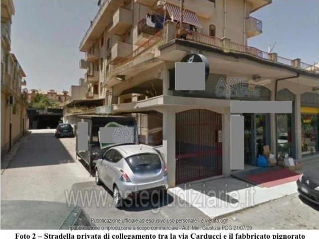 IMMOBILI IMMOBILE COMMERCIALE traversa via carducci