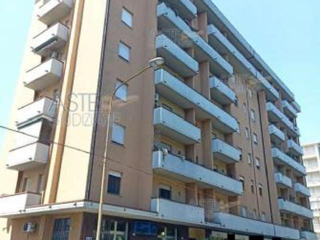 IMMOBILI IMMOBILE COMMERCIALE via Cimabue 14/A