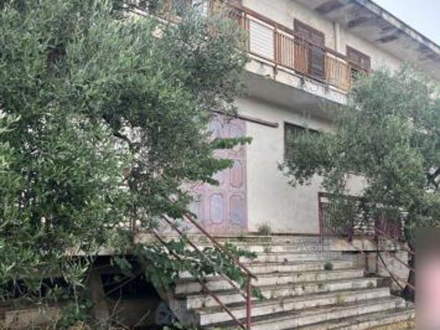 IMMOBILI IMMOBILE COMMERCIALE Via Adriani, 5